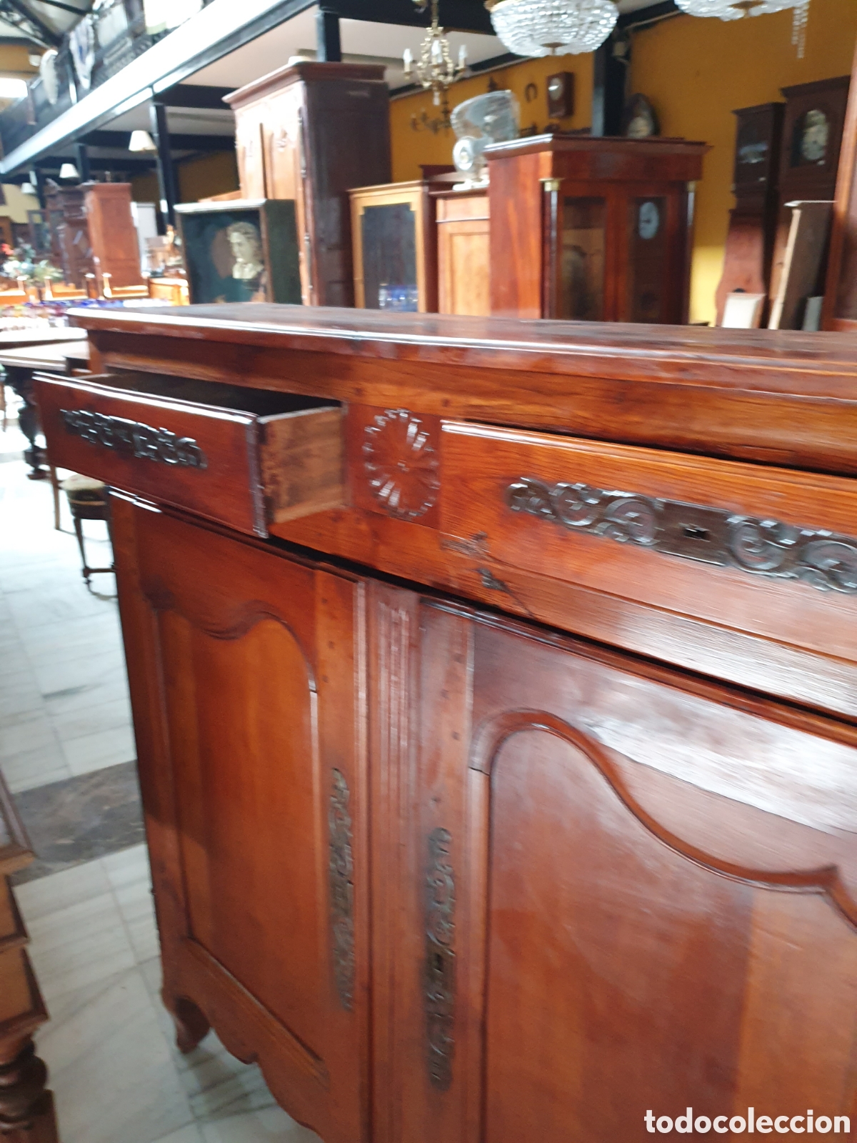 Antig&uuml;edades: Mueble de nogal macizo . Del 1850 - Foto 2