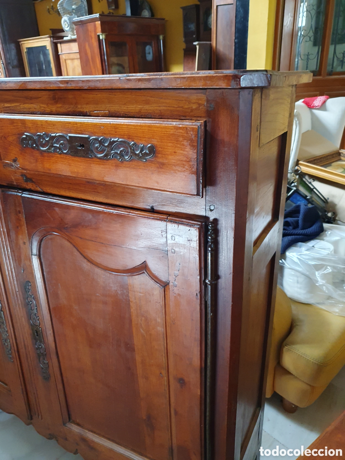 Antig&uuml;edades: Mueble de nogal macizo . Del 1850 - Foto 3