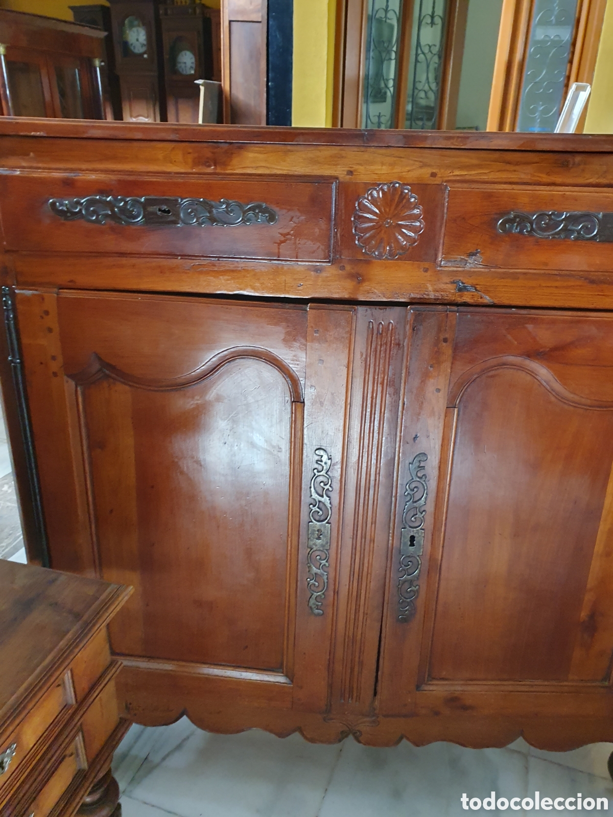 Antig&uuml;edades: Mueble de nogal macizo . Del 1850 - Foto 1