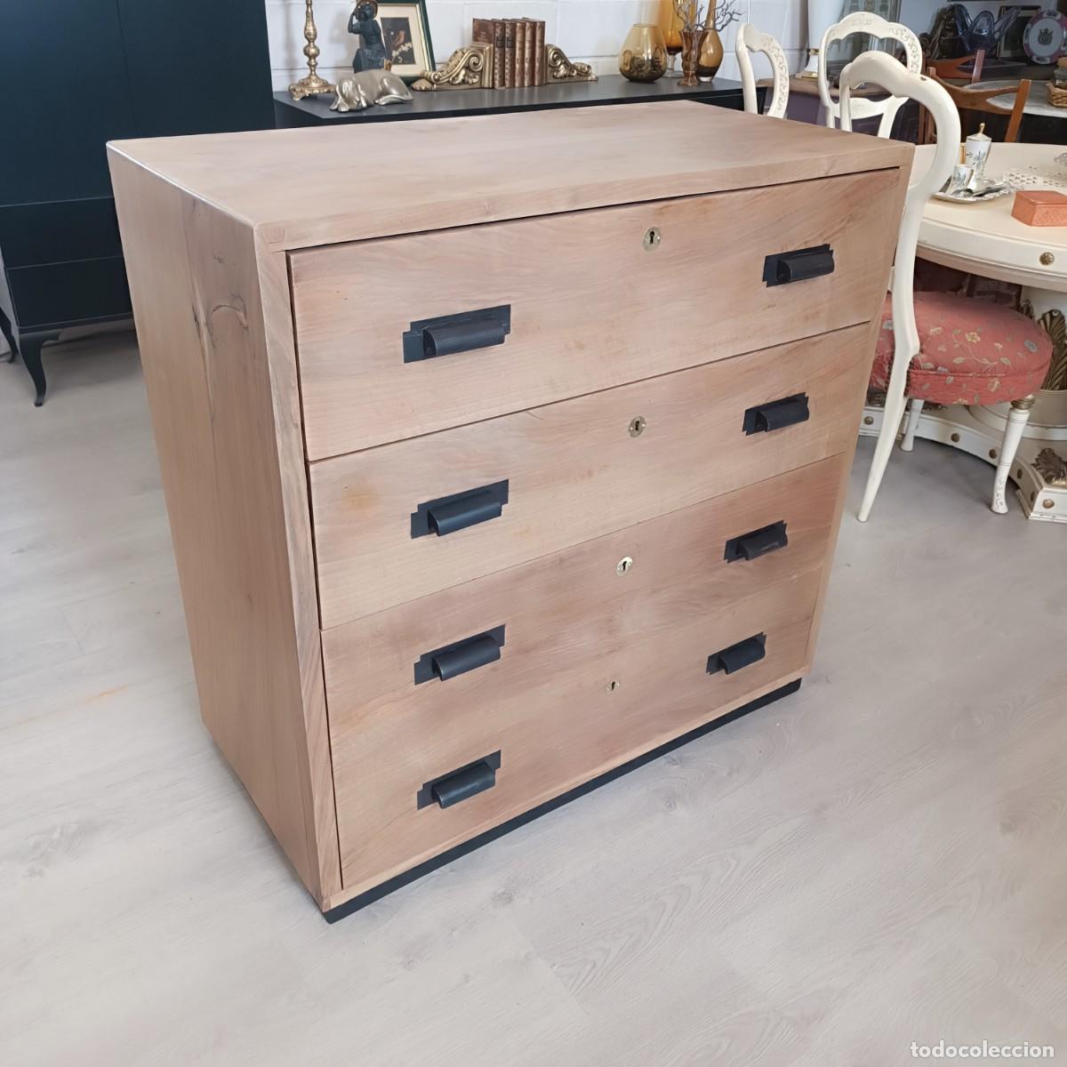Antig&uuml;edades: C&oacute;moda a&ntilde;os 40 ́ de madera maciza. - Foto 3