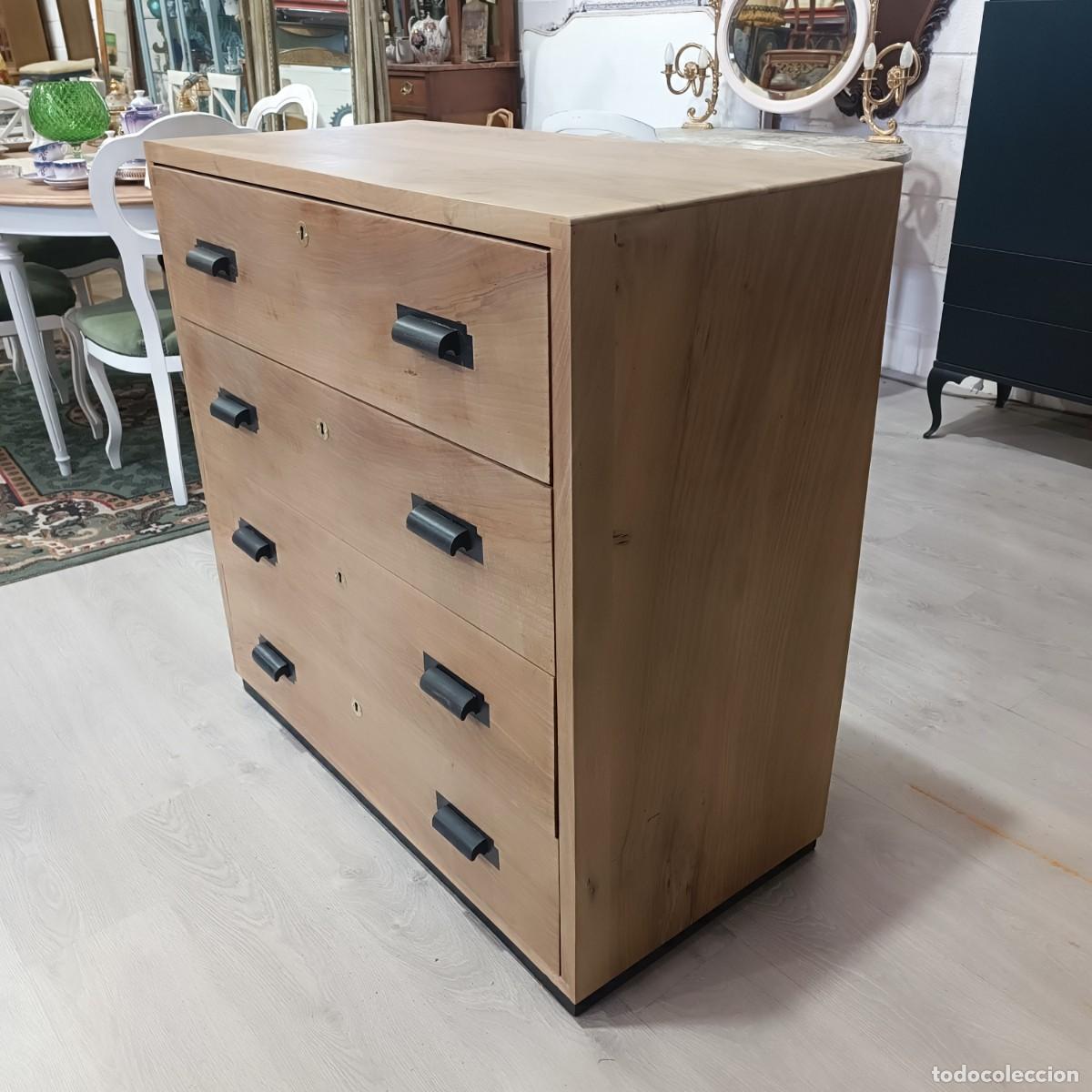 Antig&uuml;edades: C&oacute;moda a&ntilde;os 40 ́ de madera maciza. - Foto 8