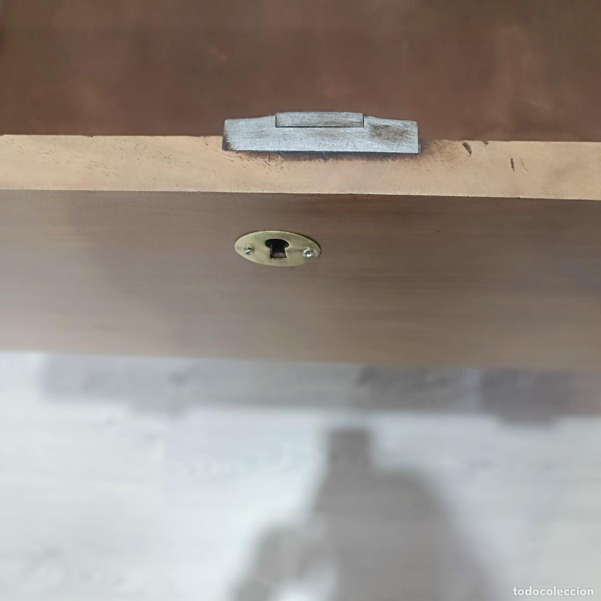 Antig&uuml;edades: C&oacute;moda a&ntilde;os 40 ́ de madera maciza. - Foto 10