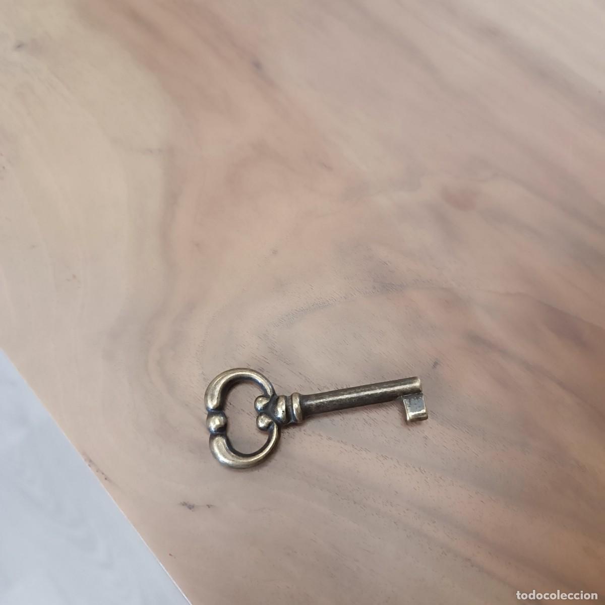 Antig&uuml;edades: C&oacute;moda a&ntilde;os 40 ́ de madera maciza. - Foto 15