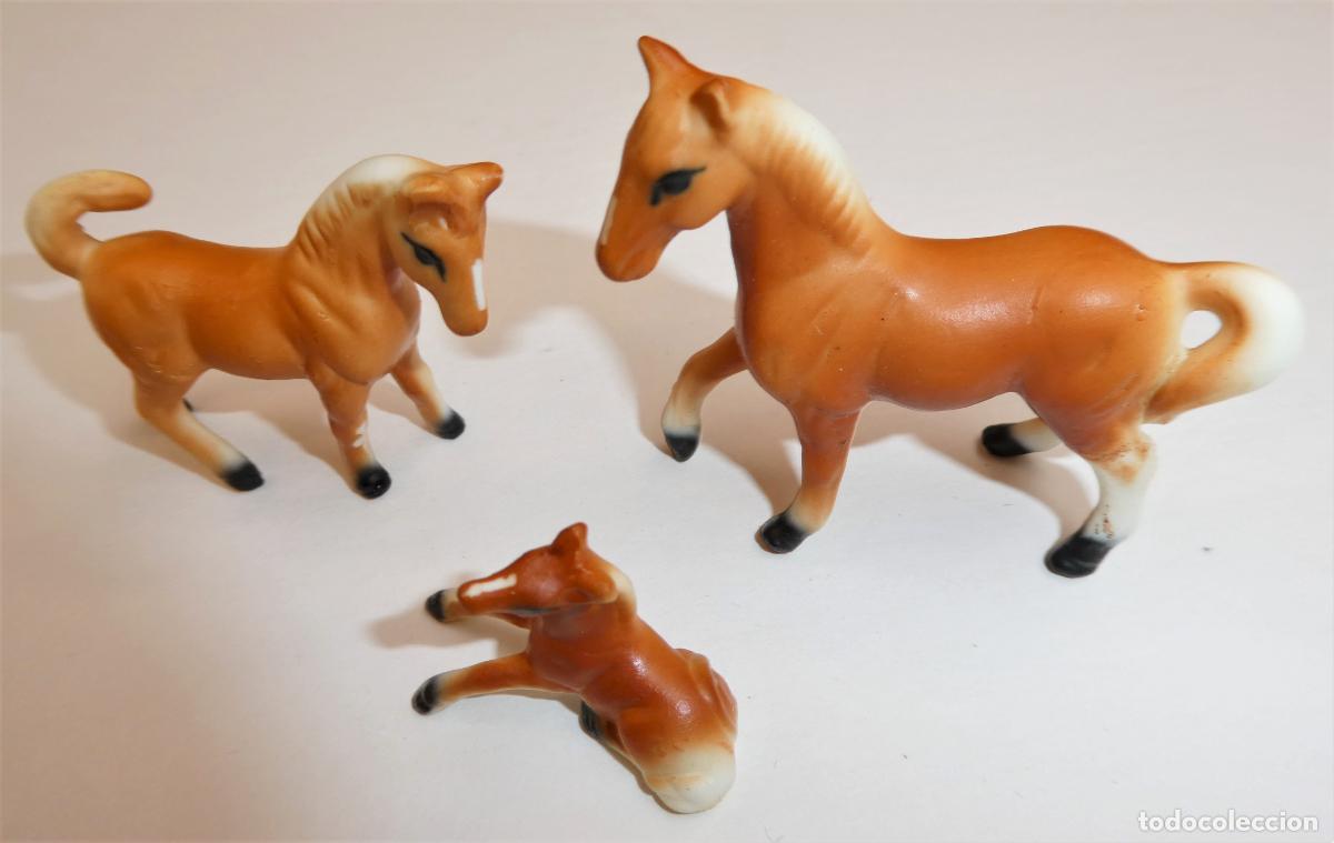 Antig&uuml;edades: 3 peque&ntilde;os caballos procelana Genuine Bone China - Foto 2