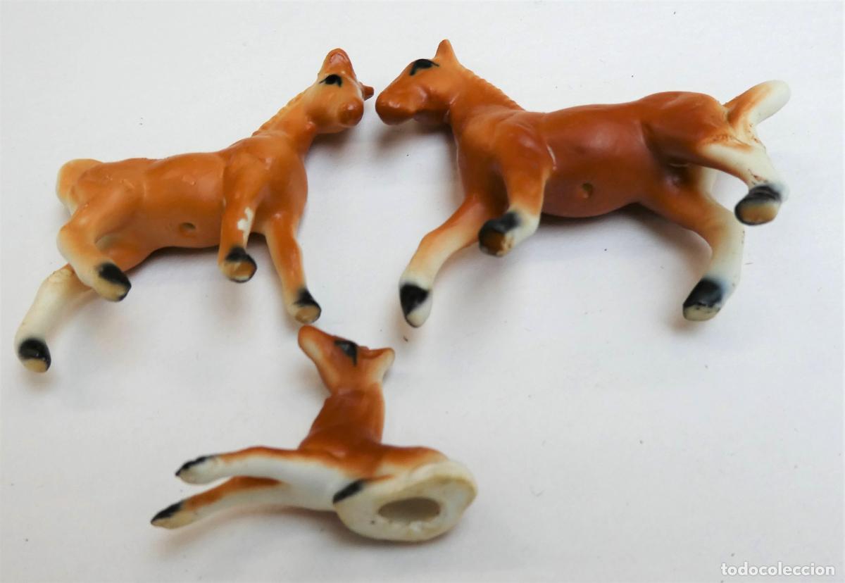 Antig&uuml;edades: 3 peque&ntilde;os caballos procelana Genuine Bone China - Foto 3