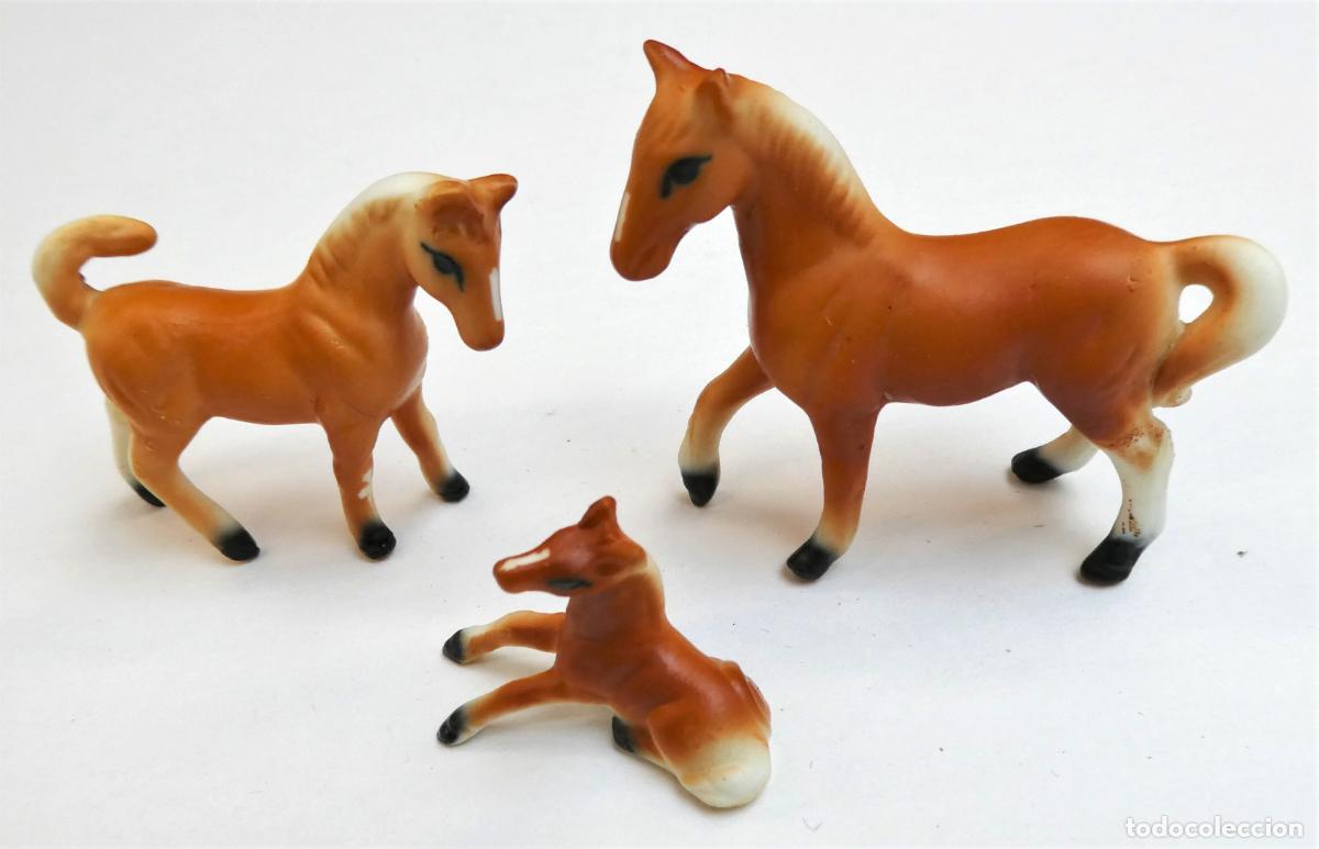 Antig&uuml;edades: 3 peque&ntilde;os caballos procelana Genuine Bone China - Foto 1