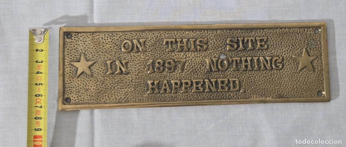 Antig&uuml;edades: Placa de bronce, On this site in 1897 nothing happened - Foto 8