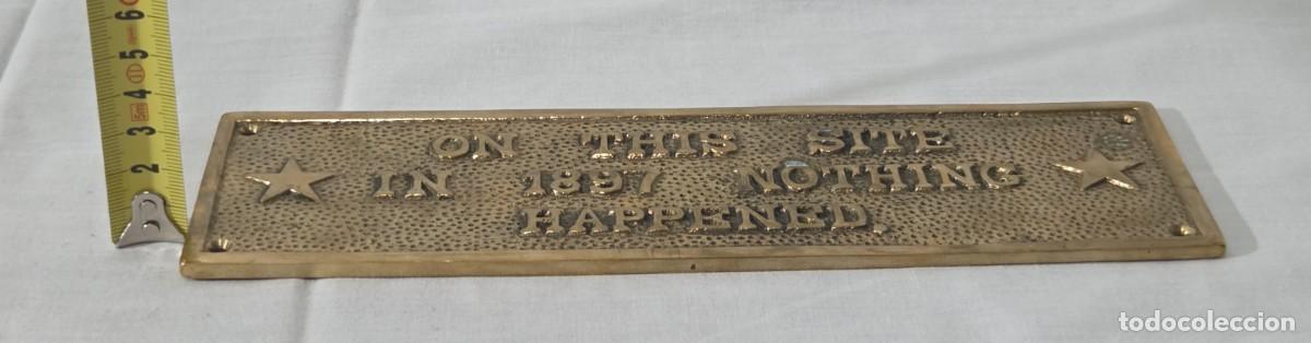Antig&uuml;edades: Placa de bronce, On this site in 1897 nothing happened - Foto 9