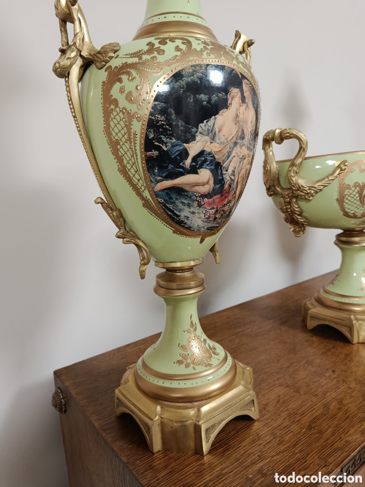 Antig&uuml;edades: Conjunto de jarrones y centro de mesa pintados a mano - Foto 4