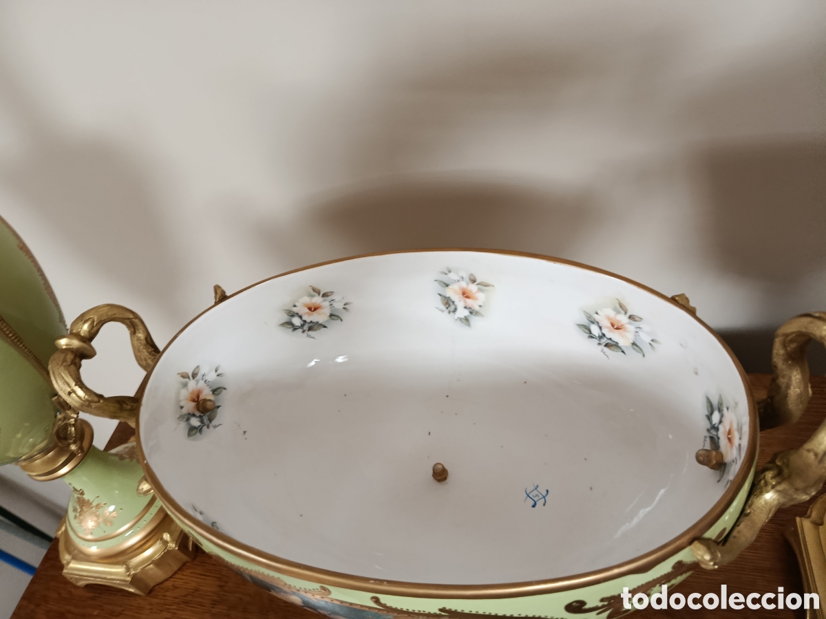 Antig&uuml;edades: Conjunto de jarrones y centro de mesa pintados a mano - Foto 7