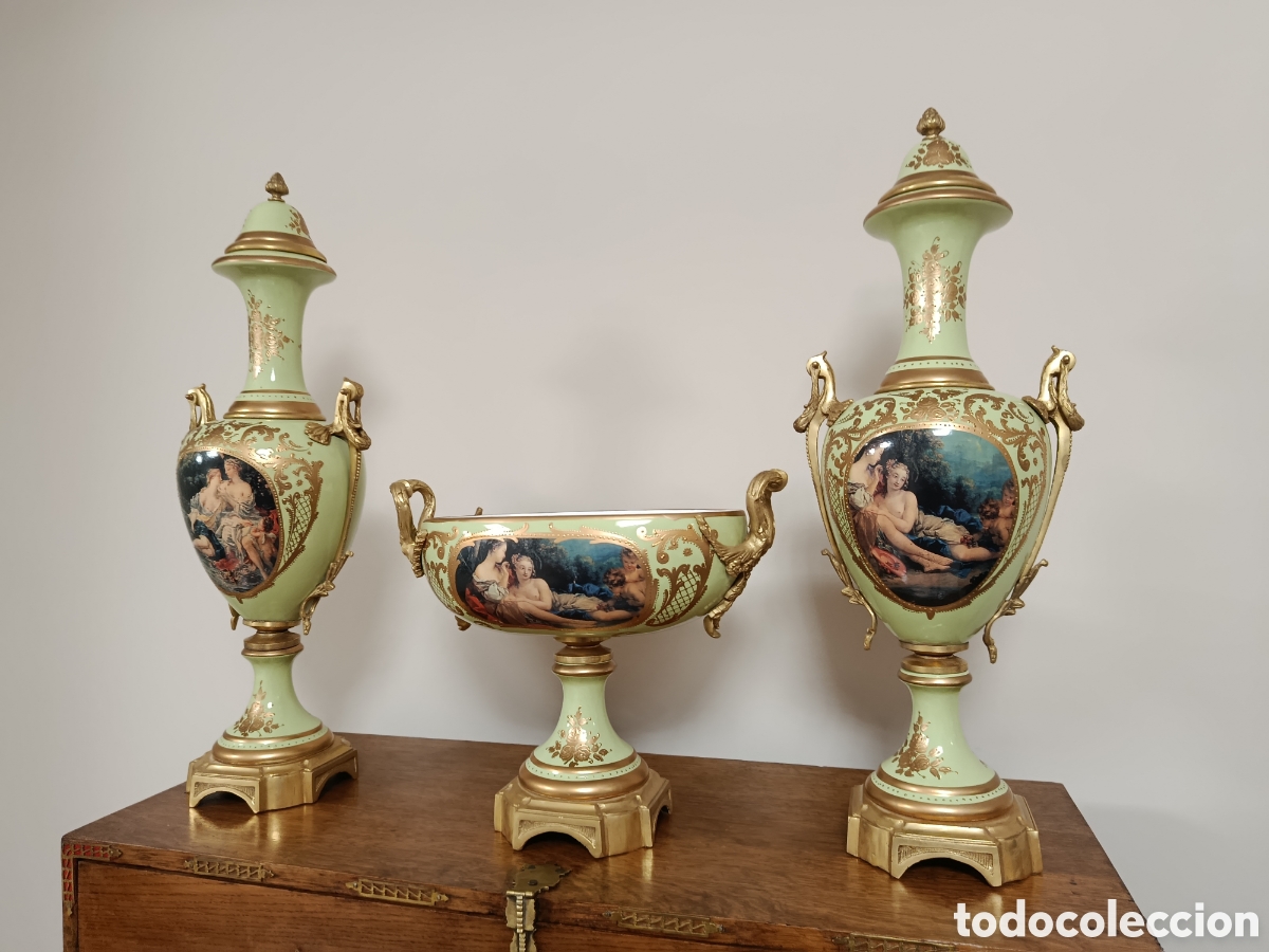 Antiquit&eacute;s: Conjunto de jarrones y centro de mesa pintados a mano