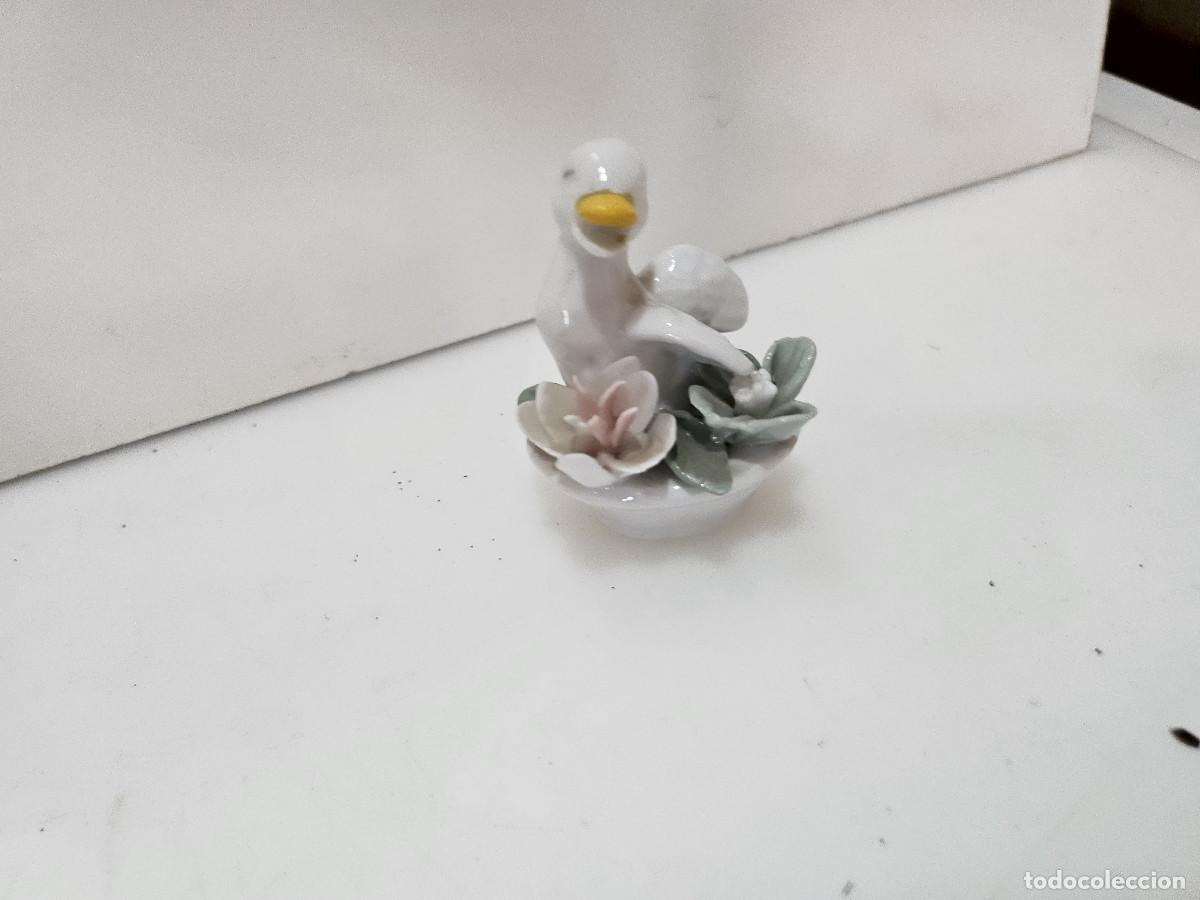 Antig&uuml;edades: mini figura de porcelana - Foto 1