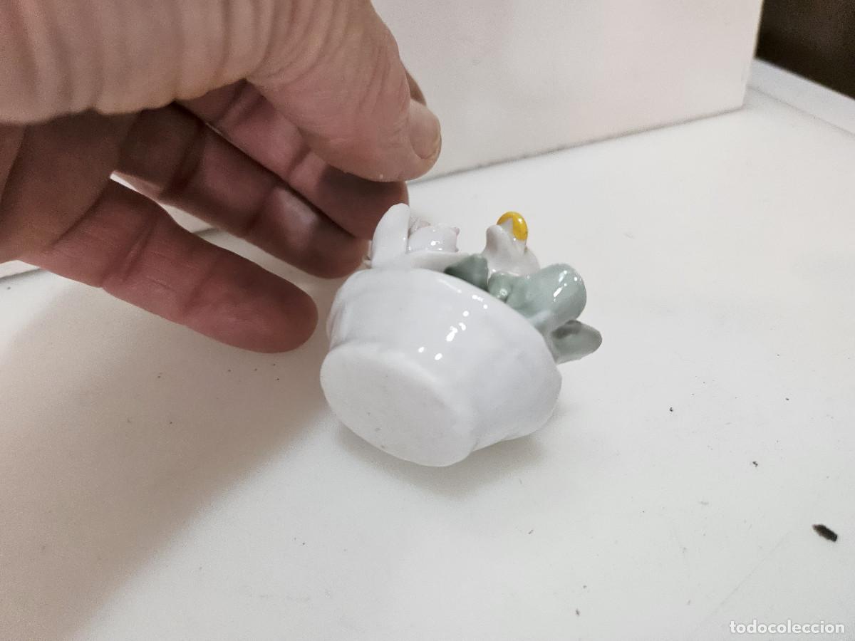 Antig&uuml;edades: mini figura de porcelana - Foto 3