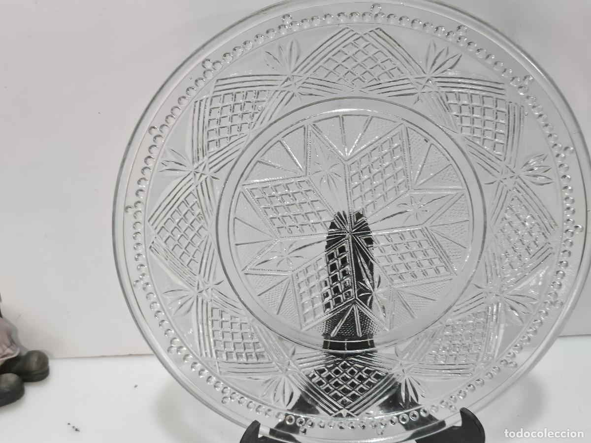Antig&uuml;edades: plato de cristal repujados - Foto 3