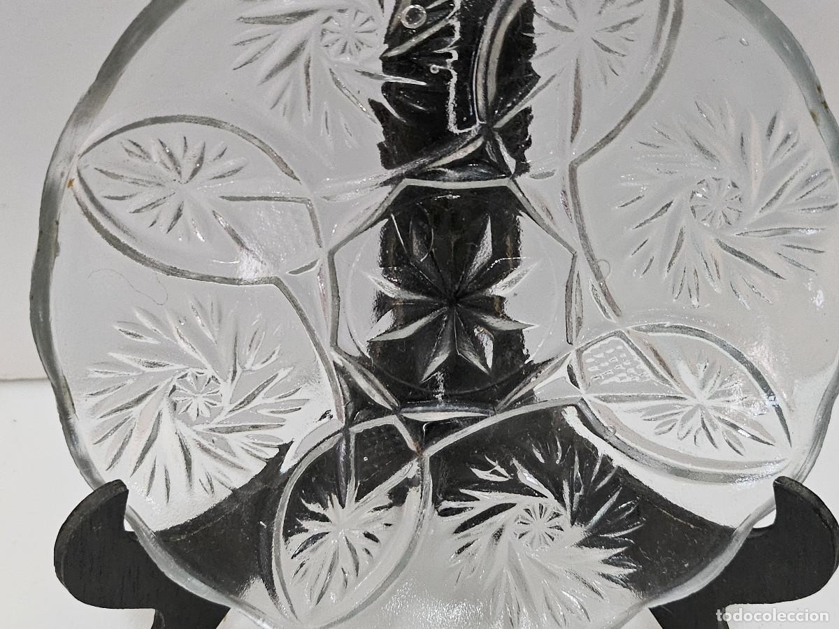 Antig&uuml;edades: plato de cristal repujado - Foto 2