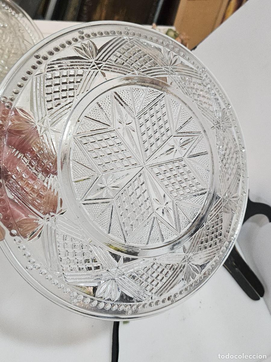 Antig&uuml;edades: plato de cristal repujado - Foto 3