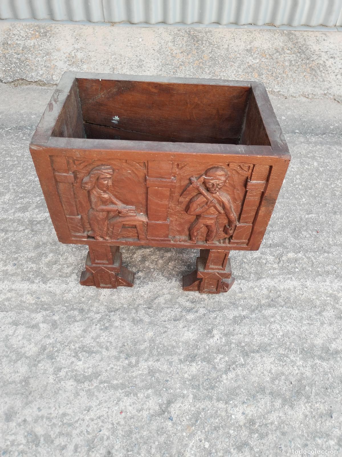 Antig&uuml;edades: jardinera en madera tallada - Foto 7