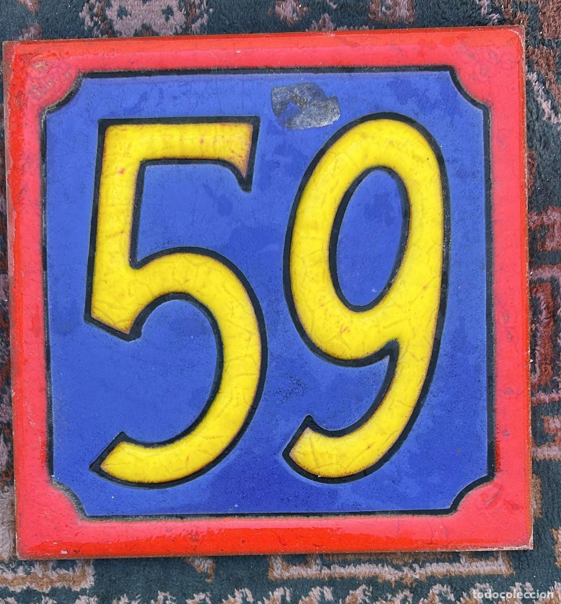 Antig&uuml;edades: AZULEJO CON EL N&Uacute;MERO 59 EN RELIEVE DE 15 X 15 CMS. - Foto 1