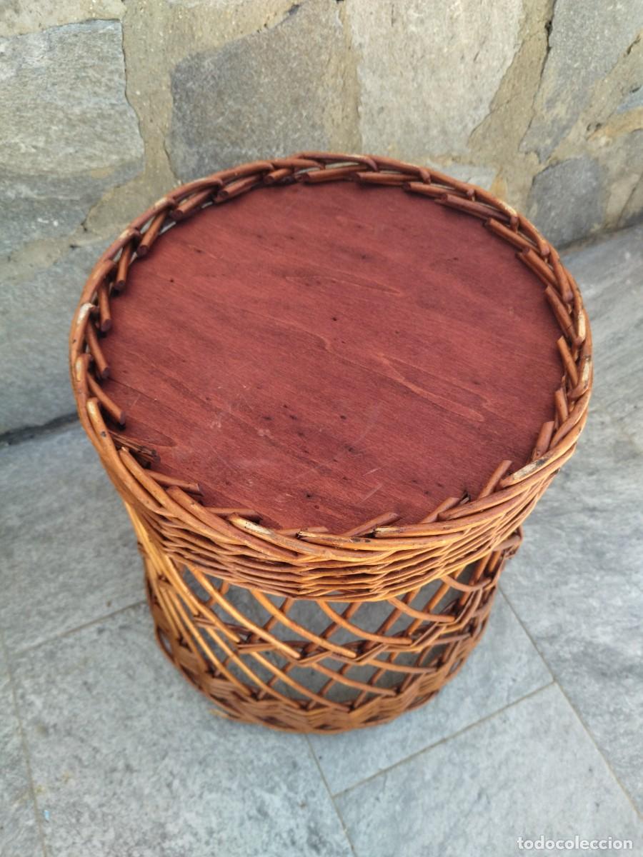 Antig&uuml;edades: Antiguo cesto de mimbre y madera para ropa. - Foto 8