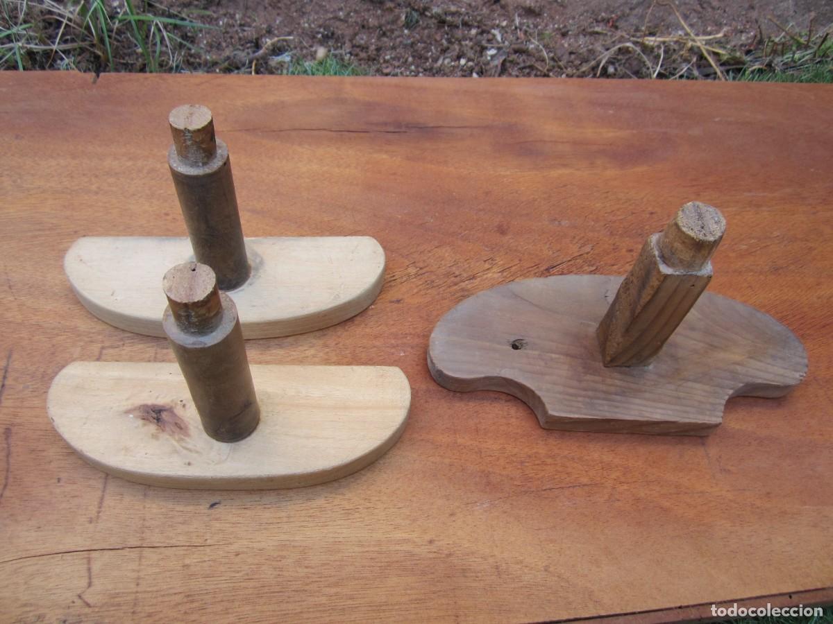 Antig&uuml;edades: Percheros antiguos de madera, 3 piezas. - Foto 4
