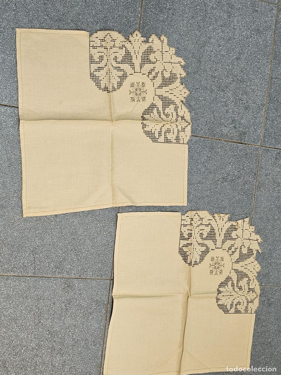 Antig&uuml;edades: 2 servilletas antiguas de comensales - Foto 1