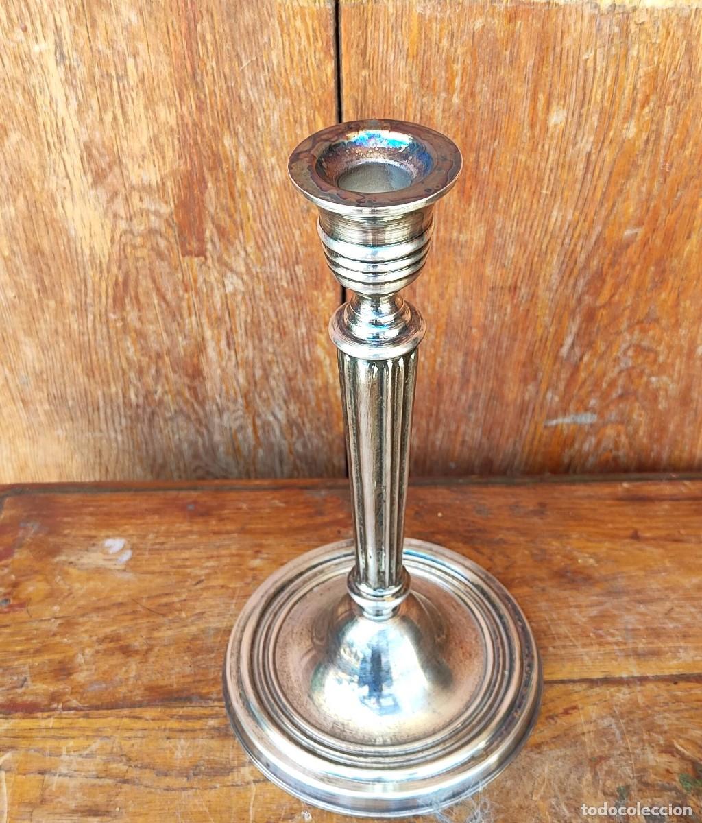 Antig&uuml;edades: Candelabro de metal acanalado - Foto 1