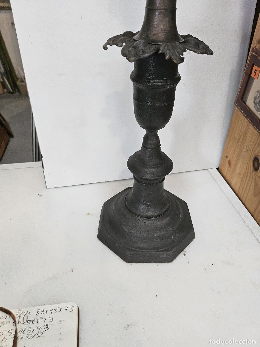 Antig&uuml;edades: candelabro de bronce antiguo - Foto 2