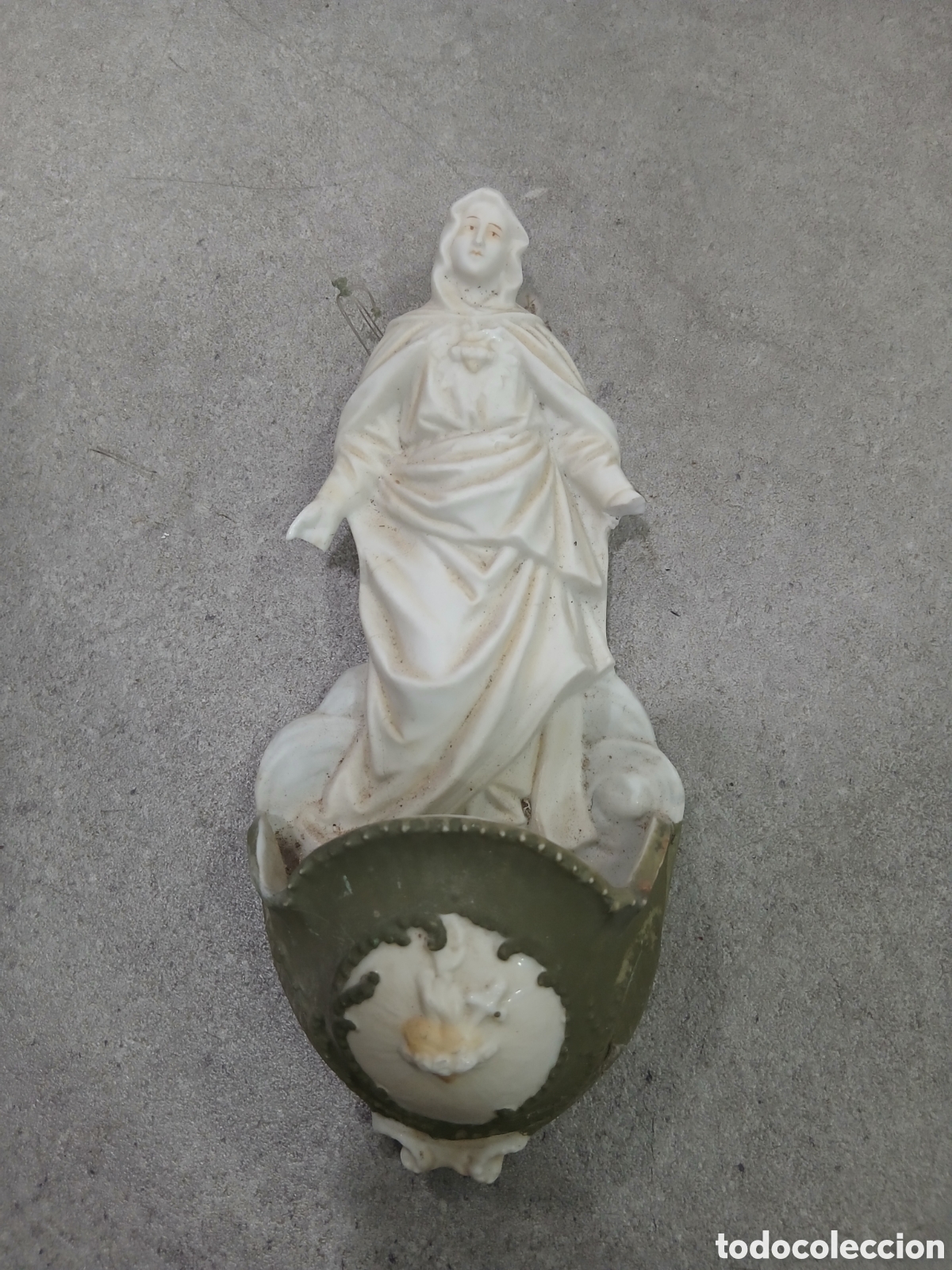 Antig&uuml;edades: Antigua benditera de biscuit. (L127) - Foto 1
