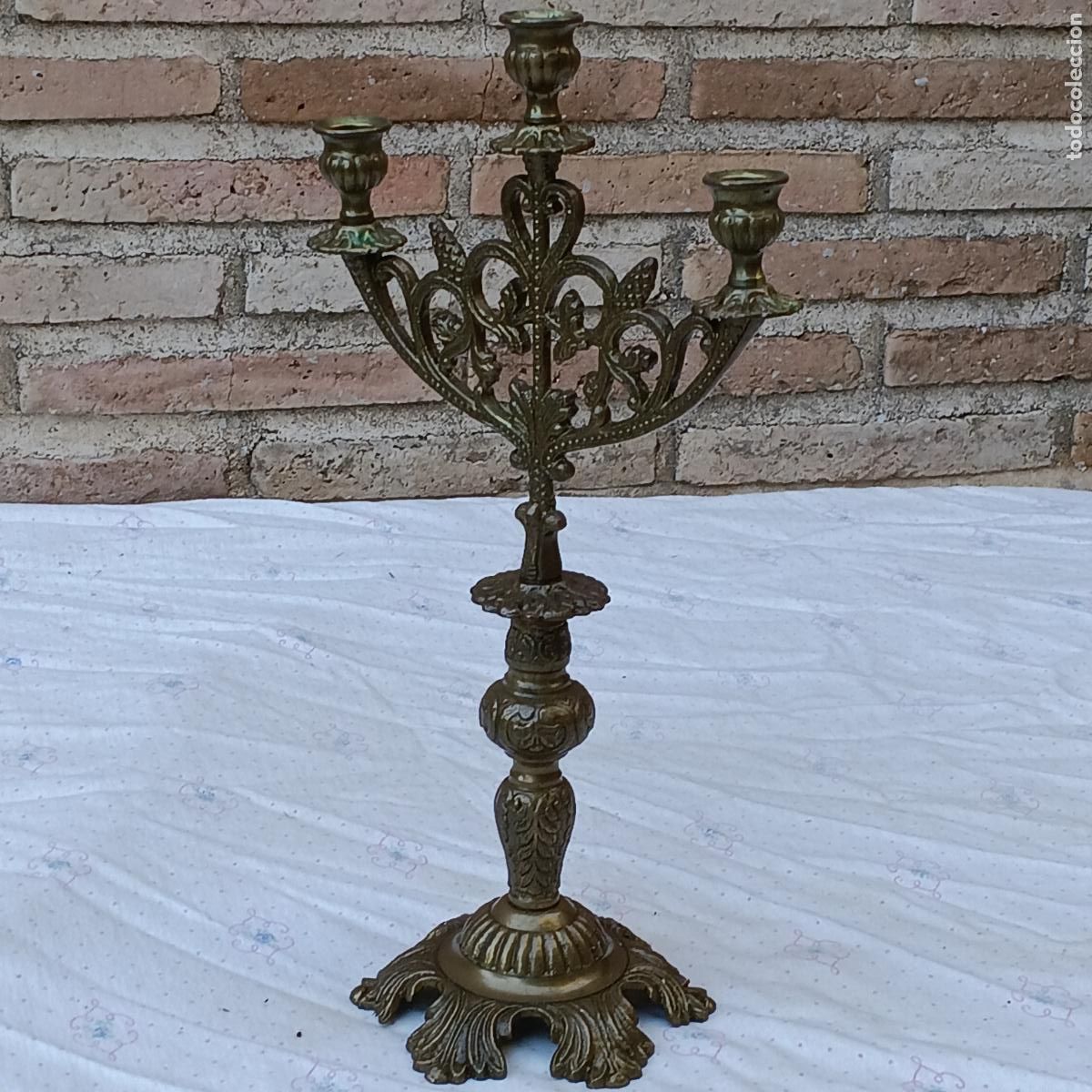 Antig&uuml;edades: CANDELABRO ANTIGUO DE BRAZOS EN BRONCE. - Foto 2