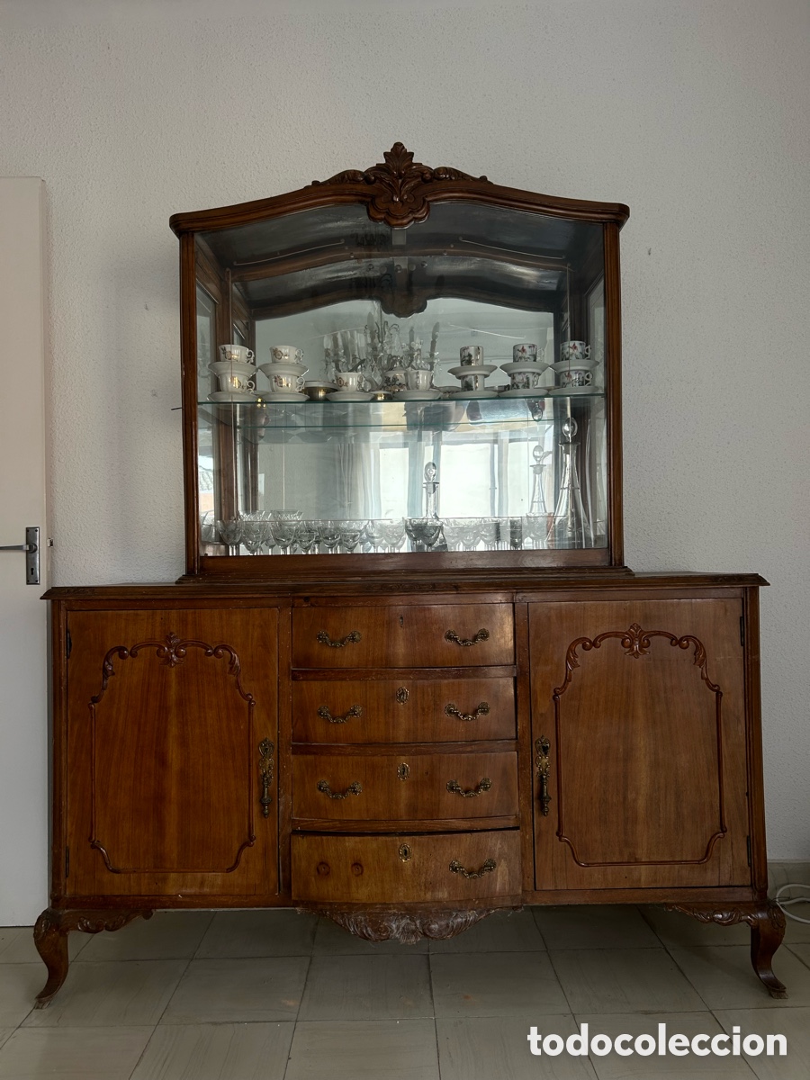 Antig&uuml;edades: Aparador antiguo de madera - Foto 1
