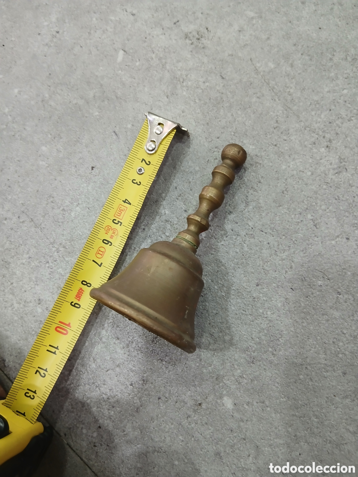 Antig&uuml;edades: Peque&ntilde;a campanilla bronce. (L13) - Foto 2