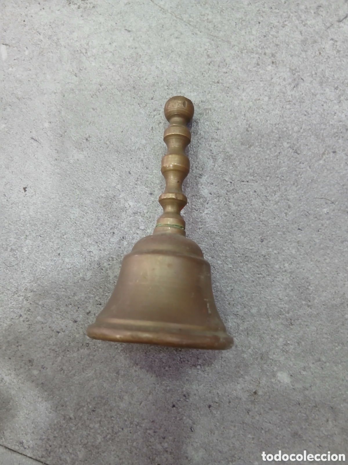 Antig&uuml;edades: Peque&ntilde;a campanilla bronce. (L13) - Foto 1