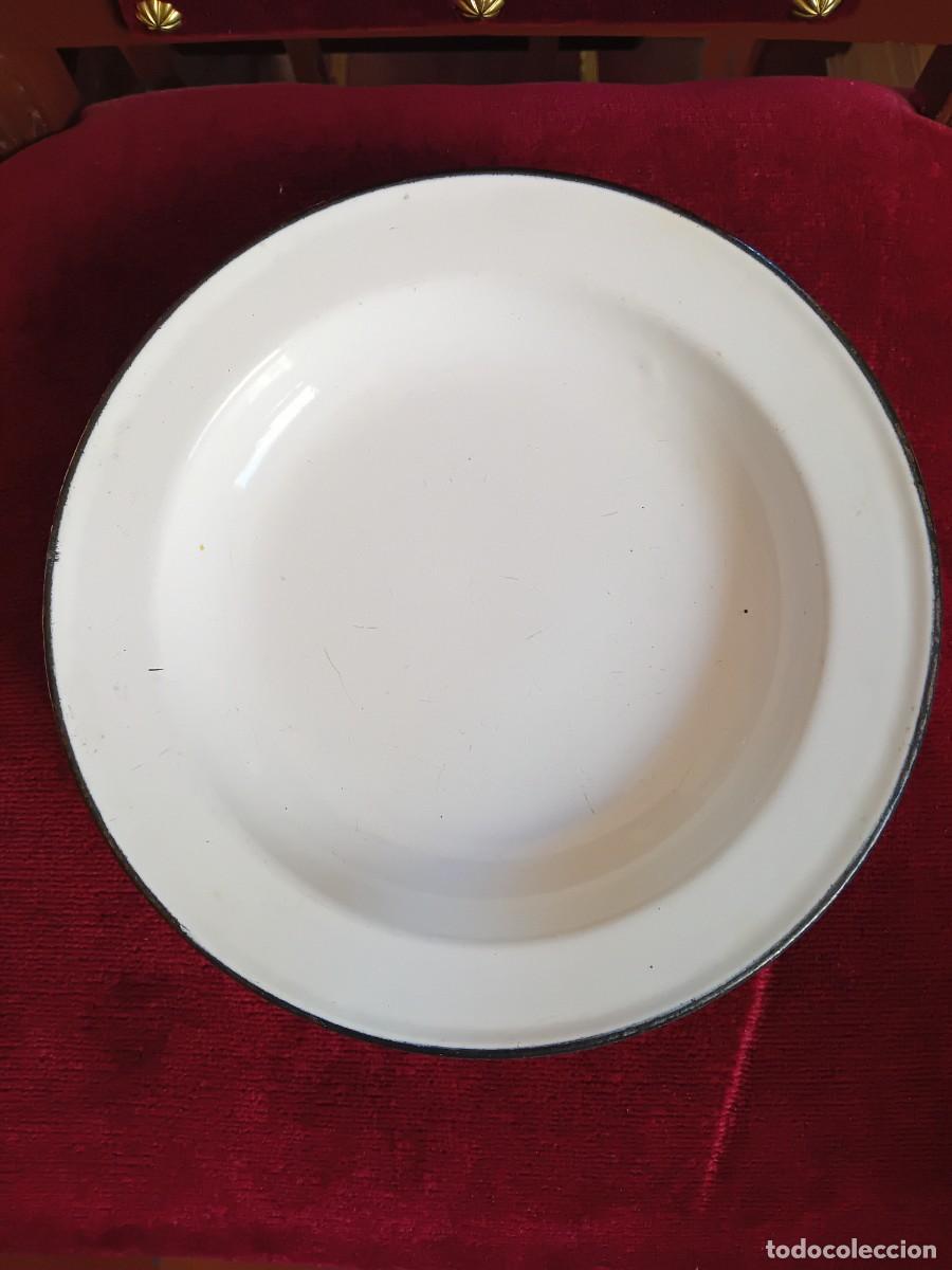 Antig&uuml;edades: Plato de hierro esmaltado d&eacute;cada de los 50 - Foto 1