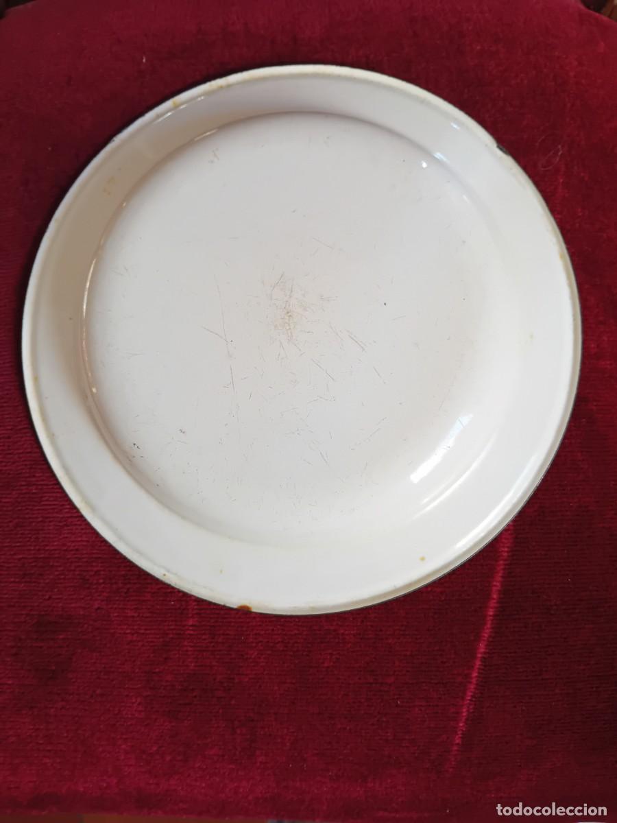 Antig&uuml;edades: Plato de hierro esmaltado d&eacute;cada de los 50 - Foto 2