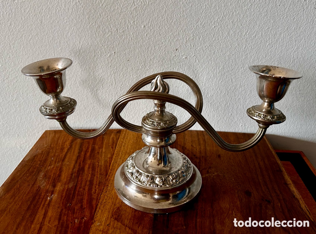Antig&uuml;edades: Portavelas de dos brazos plateado - Foto 1