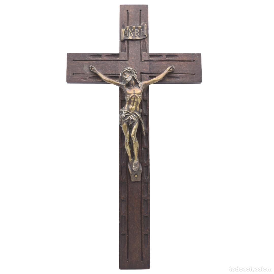 Antig&uuml;edades: Crucifijo de bronce y madera - Foto 1