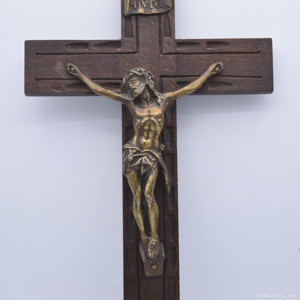 Antig&uuml;edades: Crucifijo de bronce y madera - Foto 2