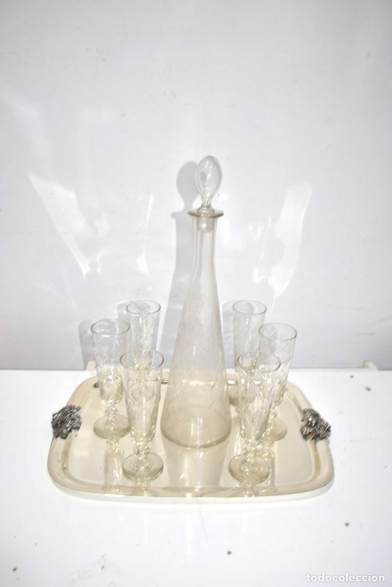 Antig&uuml;edades: SET COPAS LICORERAS Y BANDEJA - Foto 1