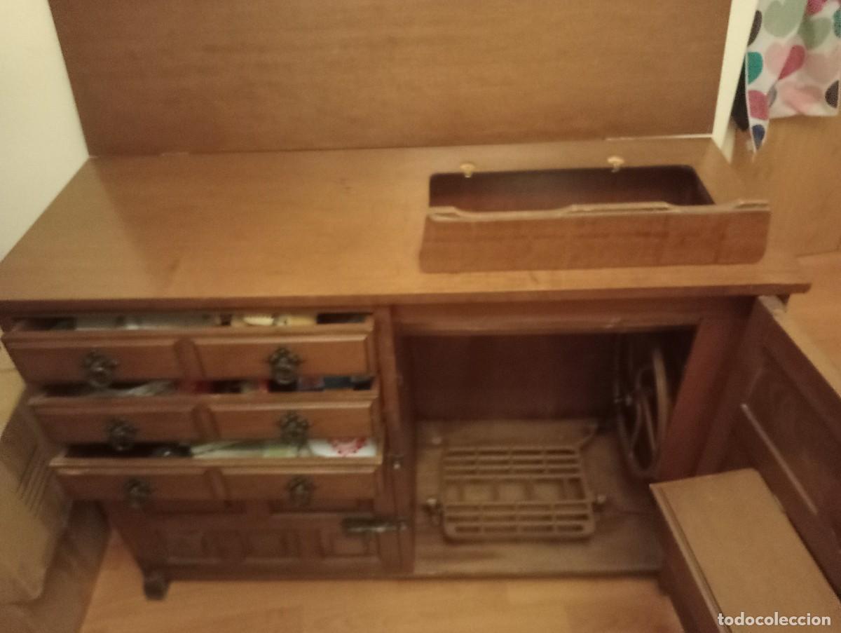Antig&uuml;edades: Mueble de m&aacute;quina de coser - Foto 3