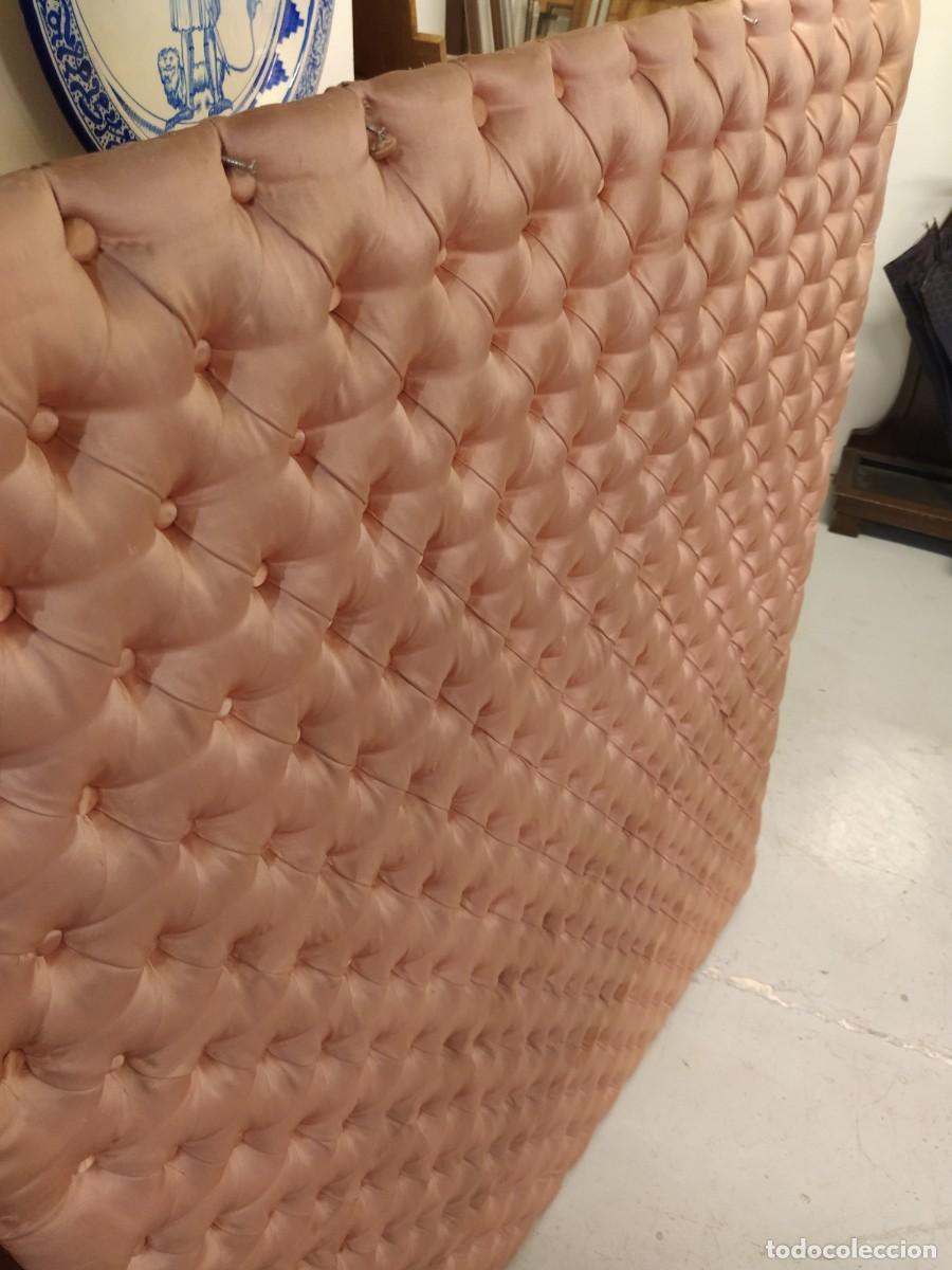 Antig&uuml;edades: Cabecero y laterales panel capiton&eacute; ropa tipo seda rosa. - Foto 5