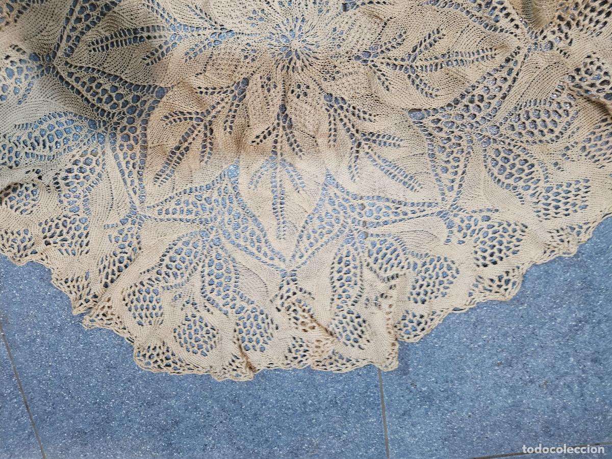 Antig&uuml;edades: pa&ntilde;o de mesa hecho a groche - Foto 4