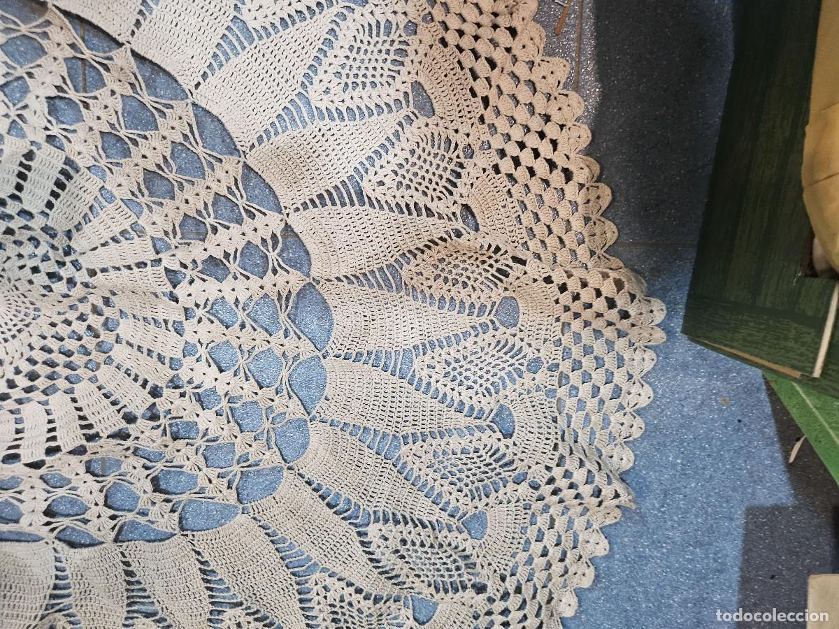 Antig&uuml;edades: pa&ntilde;o de mesa hecho a groche - Foto 3