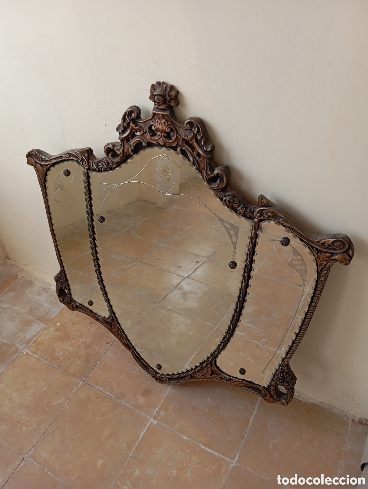 Antig&uuml;edades: ESPEJO ANTIGUO CON CORNUCOPIA DE MADERA Y CRISTAL TALLADO - Foto 1