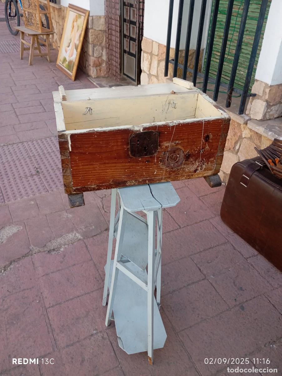 Antig&uuml;edades: Arca peque&ntilde;a madera pino - Foto 2