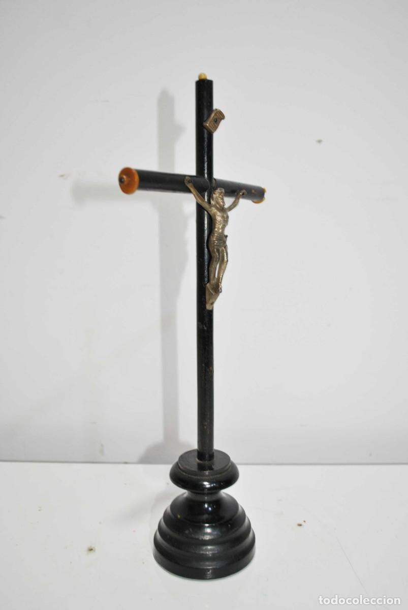 Antig&uuml;edades: CRUCIFIJO DE MESA LACADO - Foto 4