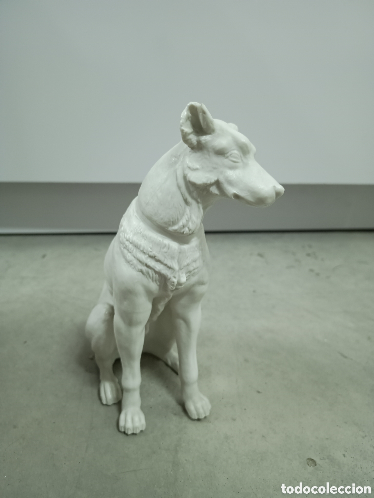 Antig&uuml;edades: FIGURA DE PERRO EN PORCELANA - Foto 1