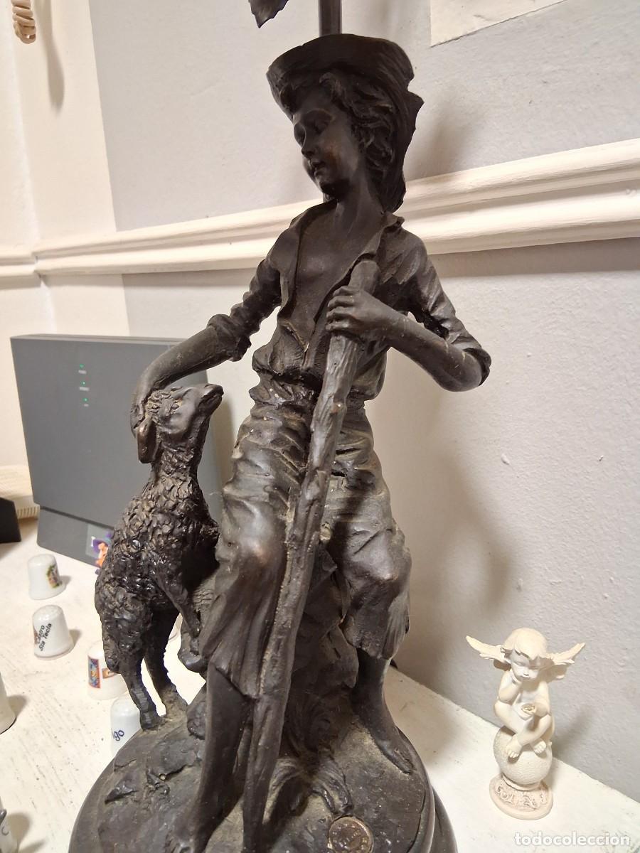 Antig&uuml;edades: LAMPARA DE MESA CON FIGURA FEROR - Foto 3