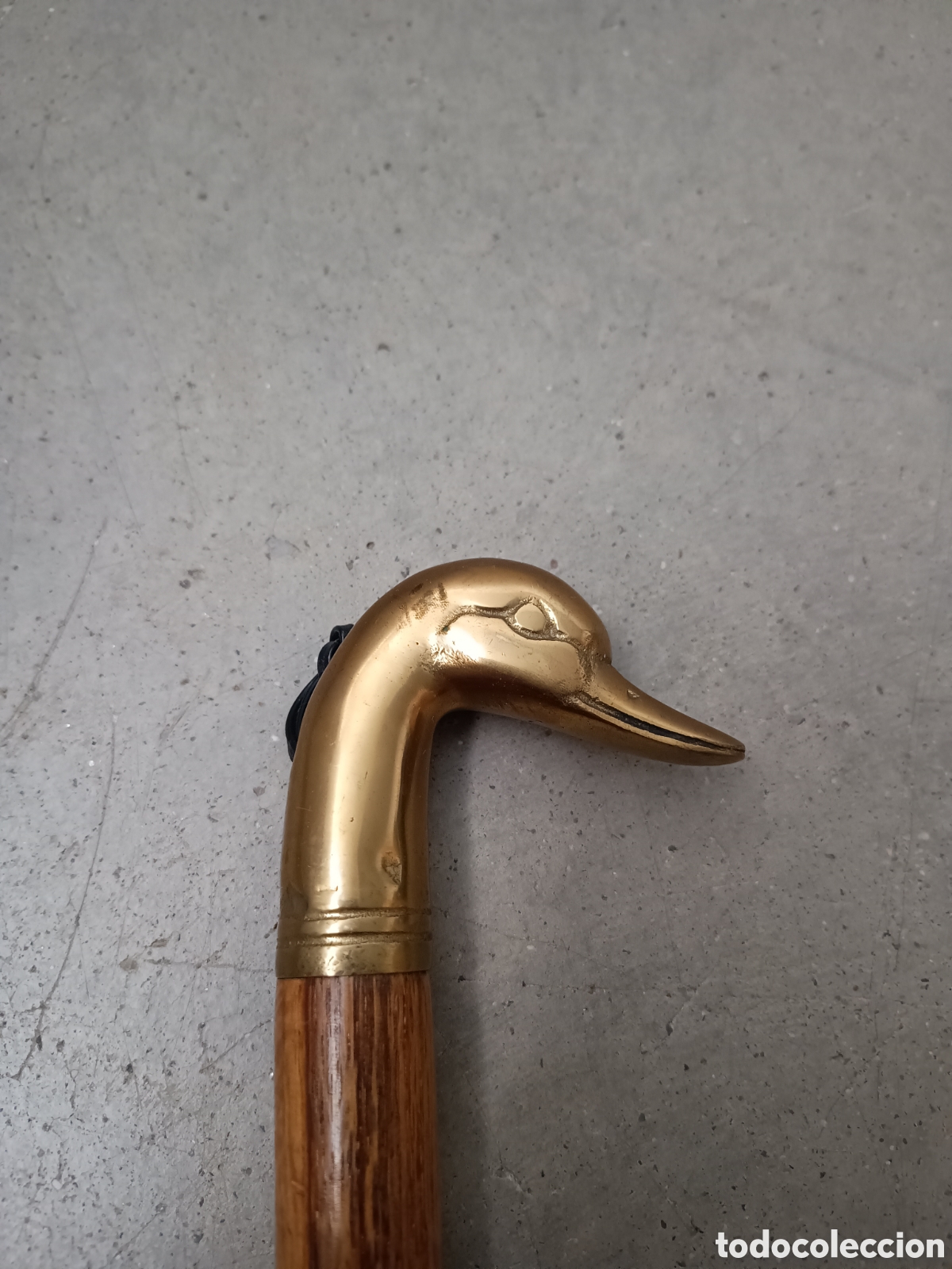 Antig&uuml;edades: CEPILLO DE CALZADO - BRONCE Y MADERA CON CABEZA DE PATO - Foto 1