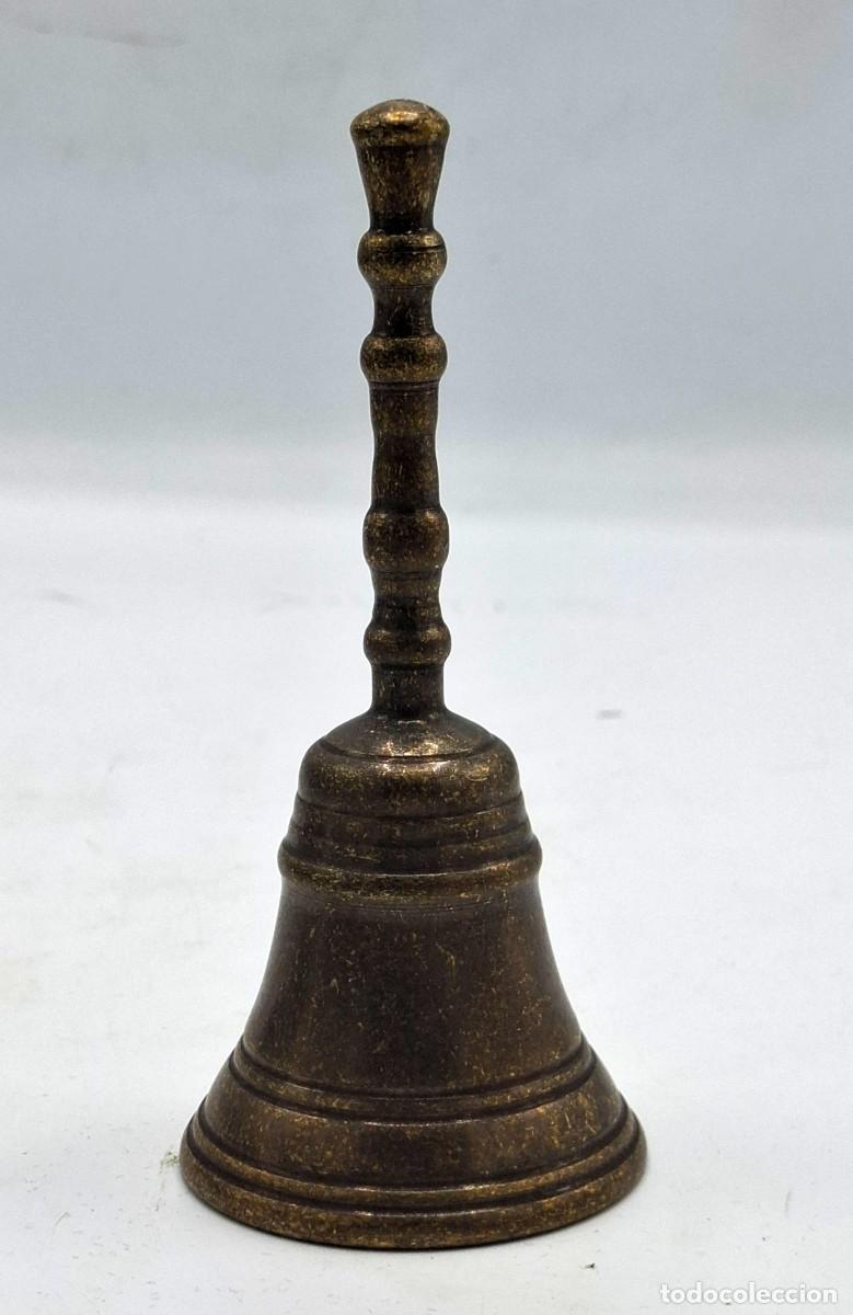Antig&uuml;edades: + CAMPANA DE MANO DE ESTILO ANTIGUO EN BRONCE - Foto 1