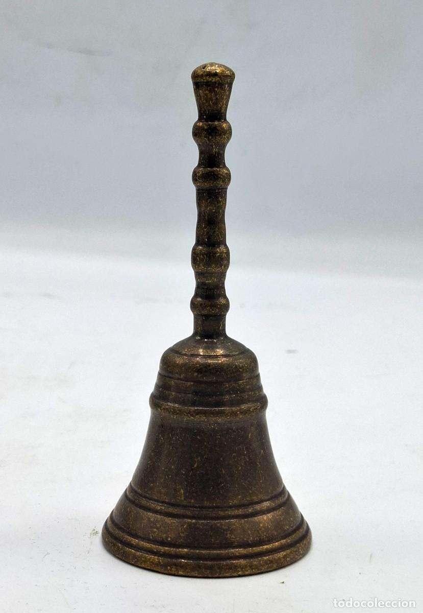 Antig&uuml;edades: + CAMPANA DE MANO DE ESTILO ANTIGUO EN BRONCE - Foto 2